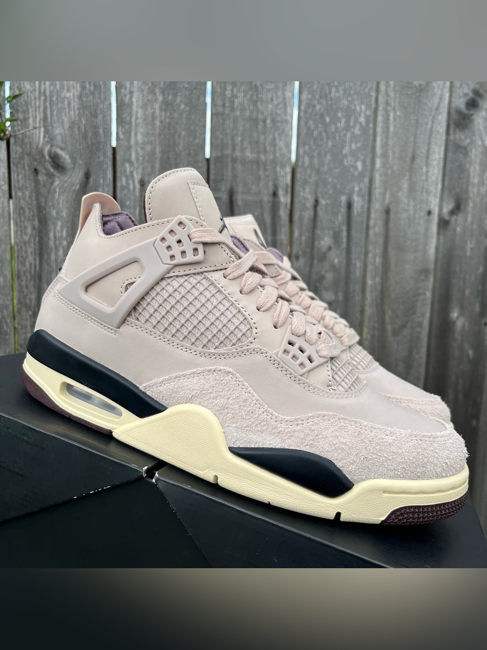 Nike air Jordan 4 a ma maniere size 10.5 women 9 men